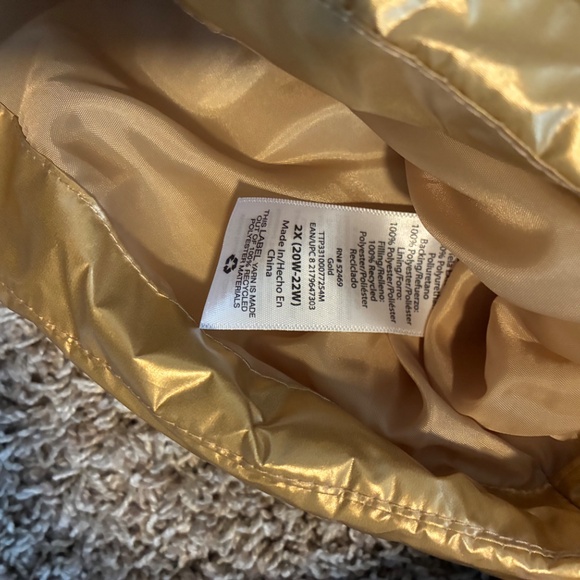 NWT Gold Puffer Size 2X - Picture 4 of 6